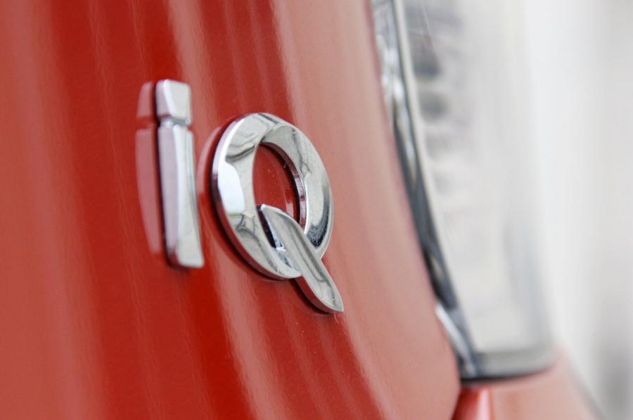 Логотип Scion iQ 2012 года  (фото 115 из 128)
